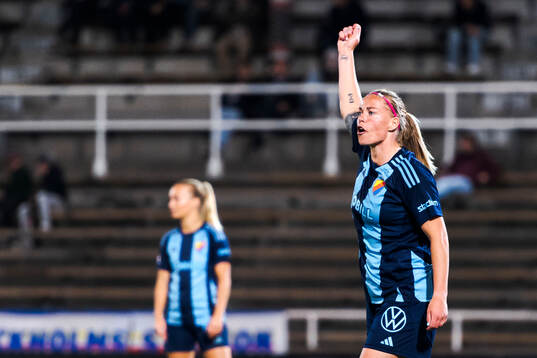 Djurgårdens Therese Åsland reagerar
