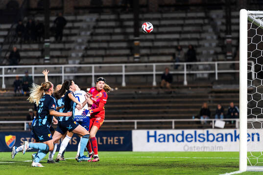 IFK Norrköpings Wilma Leidhammar och Djurgårdens målvakt