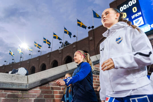 Djurgårdens Therese Åsland och IFK Norrköpings Svea