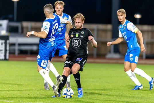 IK Oddevolds Liridon Kalludra och Örebros Karl Holmberg