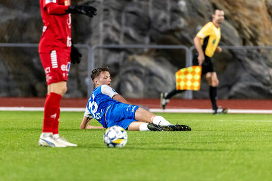 IK Oddevolds Gustav Forssell liggandes