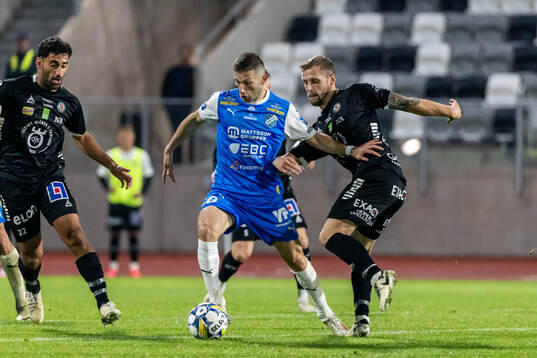 IK Oddevolds Liridon Kalludra och Örebros Erik Andersson