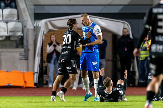Örebros Charlie Swartling gruffar med IK Oddevolds
