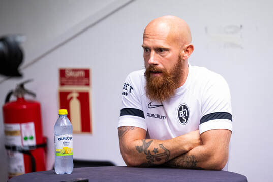 Landskronas tränare Max Mölder vid en presskonferens