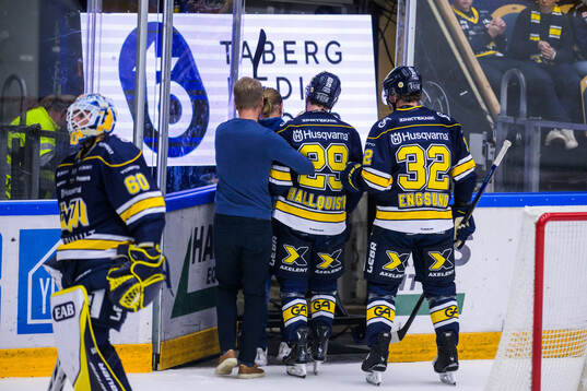 HV71s Wilhelm Hallquisth lämnar