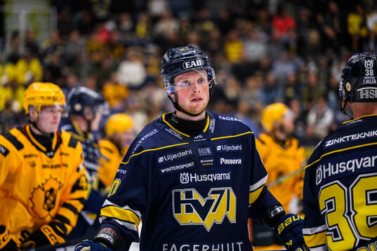 HV71s Oskar Stål-Lyrenäs deppar