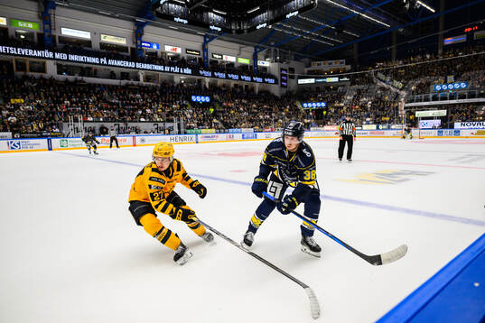 Skellefteås Oskar Vuollet och HV71s Olle Alsing