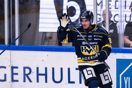 HV71s Andre Petersson jublar