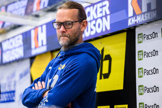 HV71s sjukgymnast Andreas Frostemarkunder ishockeymatchen i