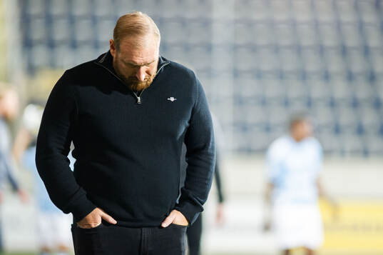 Gefles huvudtränare Mikael Bengtsson deppar