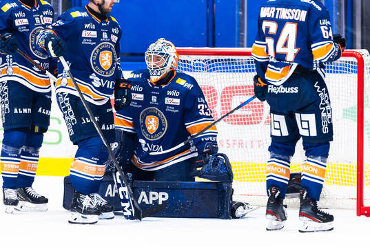 Växjös målvak Emil Larmi deppar