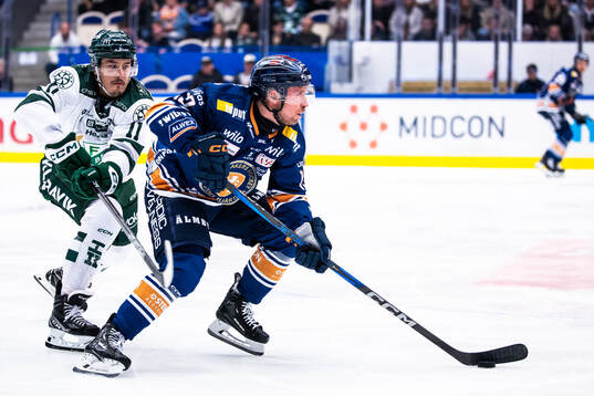 Färjestads Joakim Nygård och Växjös Dylan McLaughlin