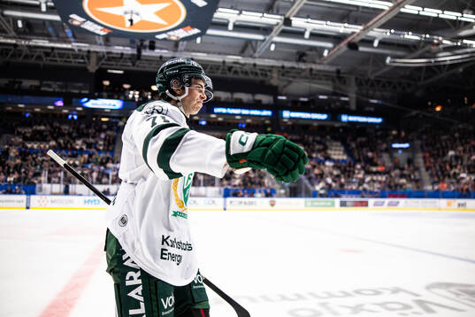 Färjestads Viktor Lodin jublar