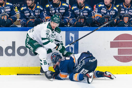 Färjestads Adam Ollas Mattsson och Växjös Filip Eriksson