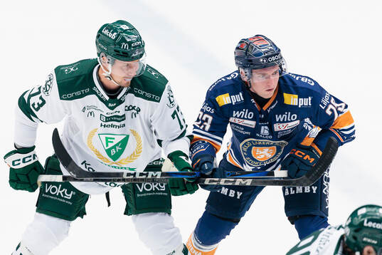 Färjestads Adam Ollas Mattsson och Växjös Joel Svensson