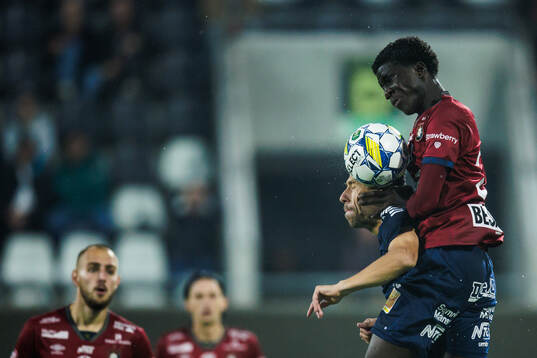 Utsiktens Predrag Randelovic och Örgrytes Abdoulaye Faye