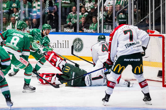 Rögles Josh Dickinson gör 1-0 målet