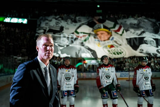 Kenny Jönsson hyllas