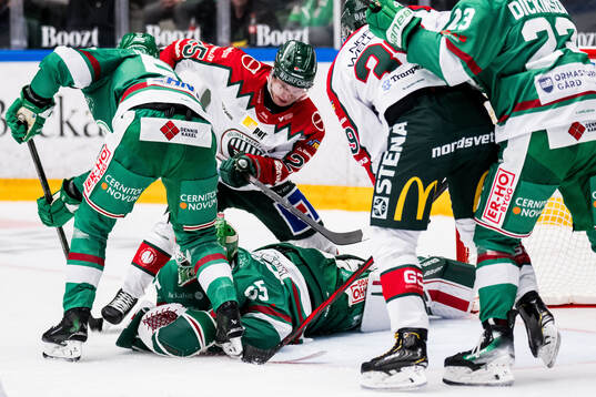 Frölundas Arttu Ruotsalainen och Rögles målvakt