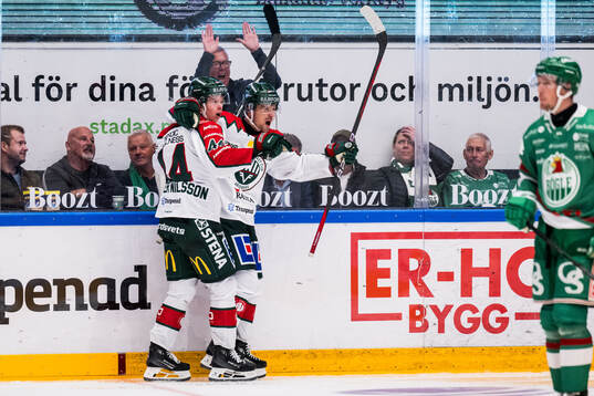 Frölundas Noah Dower Nilsson och Nicklas Lasu jublar