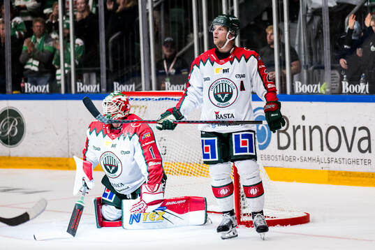 Frölundas målvakt Lars Johansson och Christian Folin
