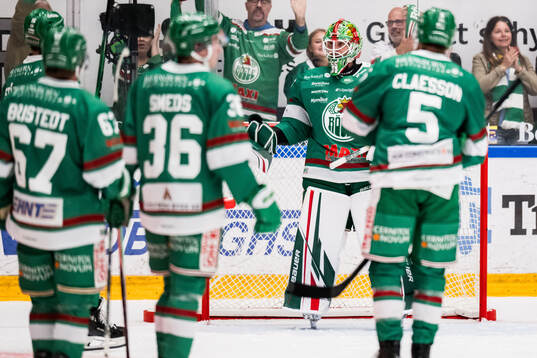 Rögles målvakt Christoffer Rifalk jublar