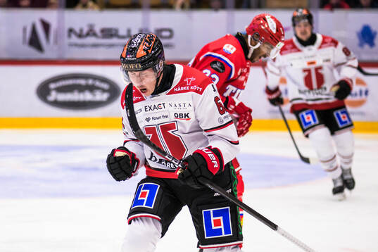 Örebros Robert Leino jublar