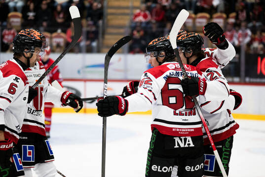 Örebros Robert Leino jublar