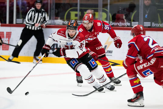 Örebros Glenn Gustafsson och Timrås Magnus Pääjärvi