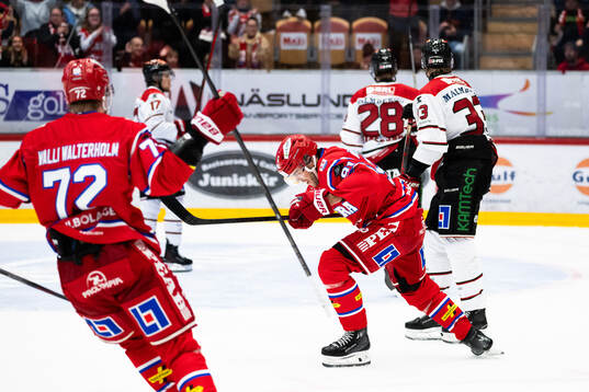 Timrås Magnus Pääjärvi jublar