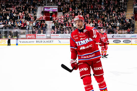 Timrås Emil Pettersson jublar