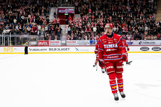 Timrås Emil Pettersson jublar
