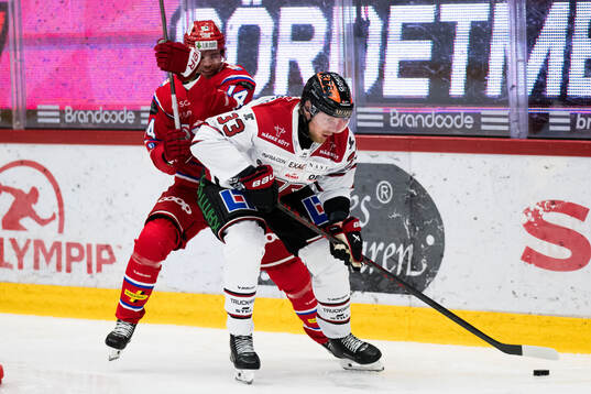 Timrås Emil Pettersson och Örebros Christopher Mastomäki