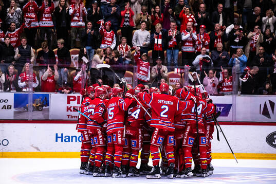 Timrås spelare jublar