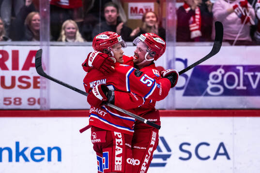 Timrås Anton Lander och Jonathan Dahlén jublar