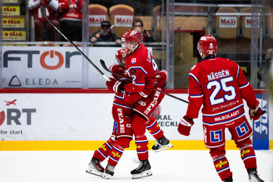 Timrås Anton Lundmark jublar