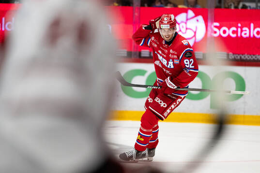 Timrås Anton Lundmark jublar