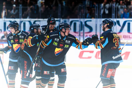 Djurgårdens Colby Sissons och Marcus Krüger jublar