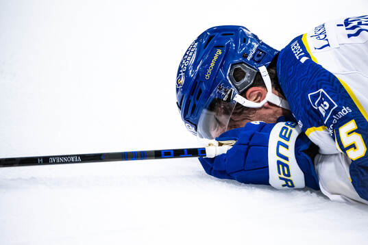 Leksands Max Veronneau har ont