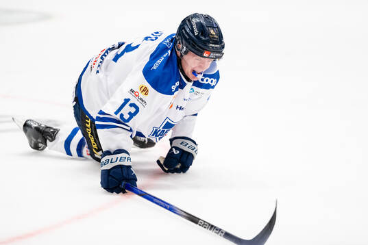 Karlskogas Hampus Plato har ont