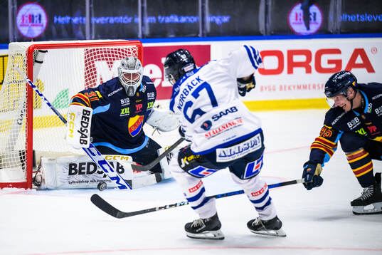 Djurgårdens Viktor Andrén och Karlskogas Jesper Norbäck