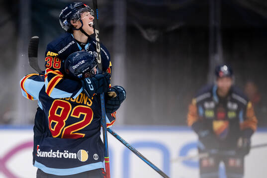 Djurgårdens Victor Eklund och Colby Sissons jublar