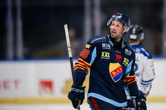 Djurgårdens Dick Axelsson reagerar på domslut