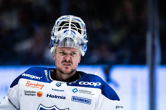 Karlskogas målvakt Lars Volden deppar