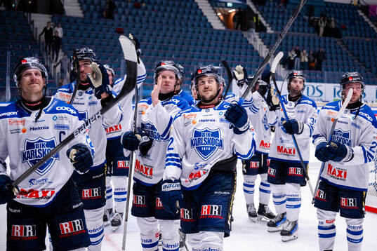 Karlskogas spelare jublar
