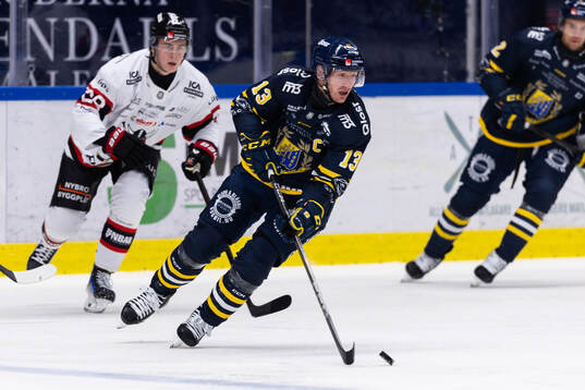 Bläddra bland fler bilder av Ishockey, Hockeyallsvenskan, Södertälje - Nybro Vikings
