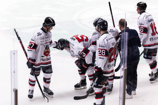 Nybro Vikings Jesper Mångs har ont