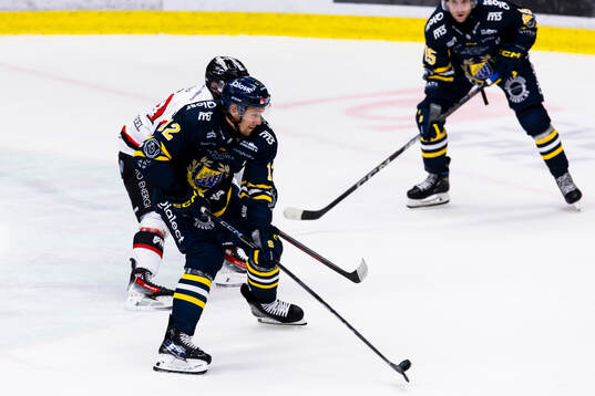 Södertäljes Viktor Liljegren gör 3-2 bakom Nybro Vikings