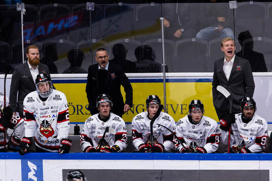 Nybro Vikings tränare Tommy Samuelsson reagerar