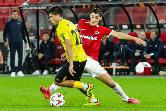 Besfort Zeneli of Elfsborg and Ruben van Bommel of AZ